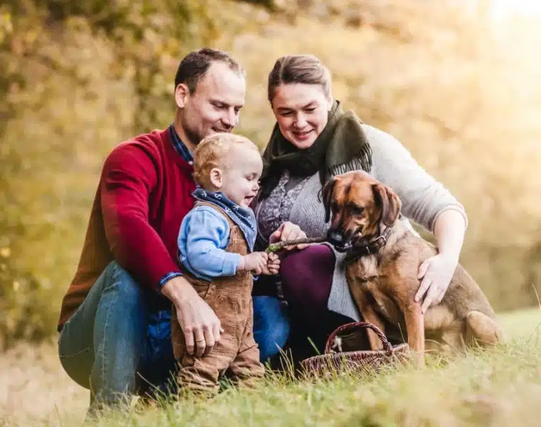 Georg Hörning und Ehefrau mit Hund und Kind